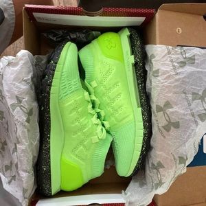 Under armour hover phantom highlighter shoes